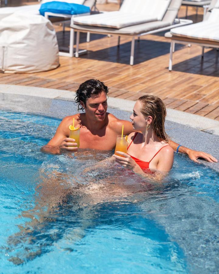 Cleopatra Luxury Resort Sharm - Adults Only 16 Years Plus Exterior photo A couple in a swimming pool